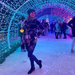 Meet your Posher, Connie